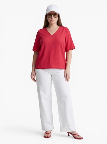 Tricou 'CARANNA' de la ONLY Carmakoma pe roșu