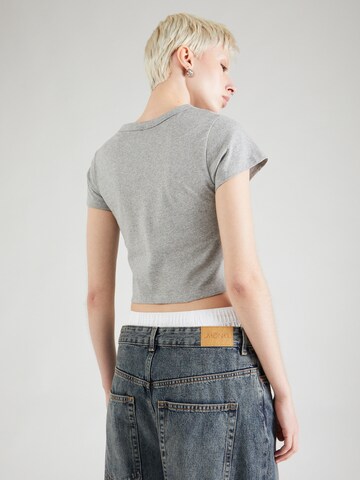 Maglietta 'SHETZY BABY' di RVCA in grigio