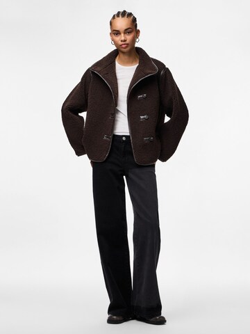 Veste mi-saison 'PCAugusta' PIECES en marron