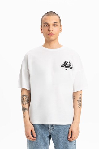UNIQVIBE Shirt in Wit: voorkant