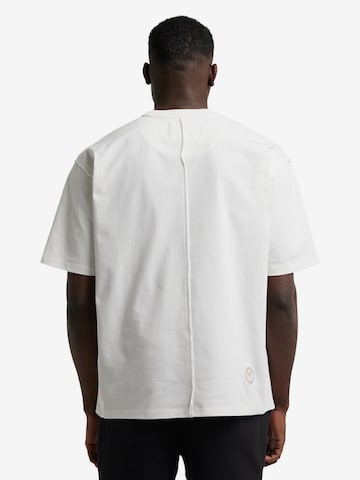Maglietta 'De Caminada' di Carlo Colucci in bianco