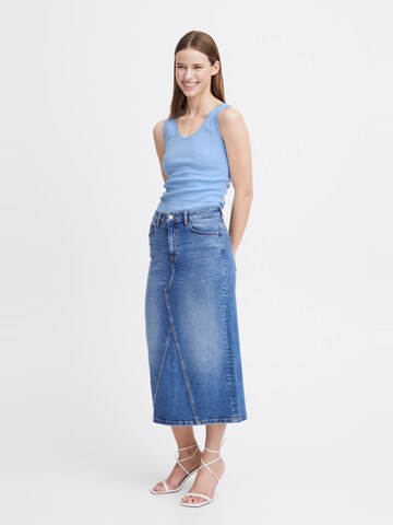 b.young - Top en azul