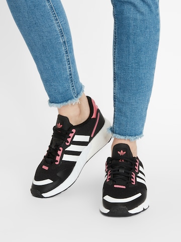 Baskets basses ADIDAS ORIGINALS en noir : devant