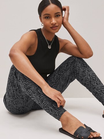 Next Tapered Broek in Grijs