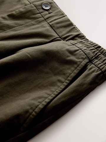 Next Обычный Брюки со складками в Зеленый