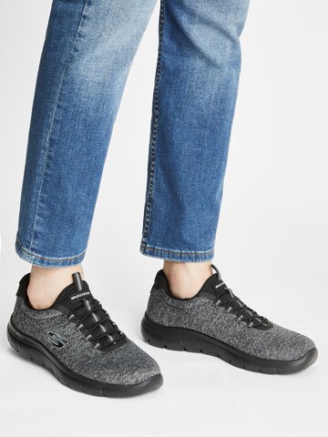 Baskets basses 'Summits Forton' SKECHERS en gris : devant