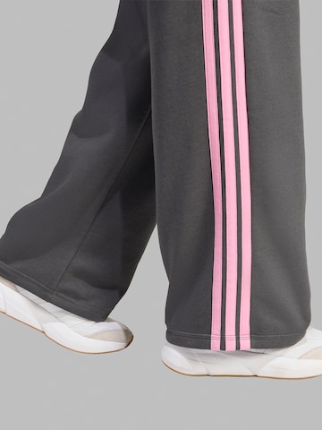 ADIDAS SPORTSWEAR Широки крачоли Спортен панталон в сиво