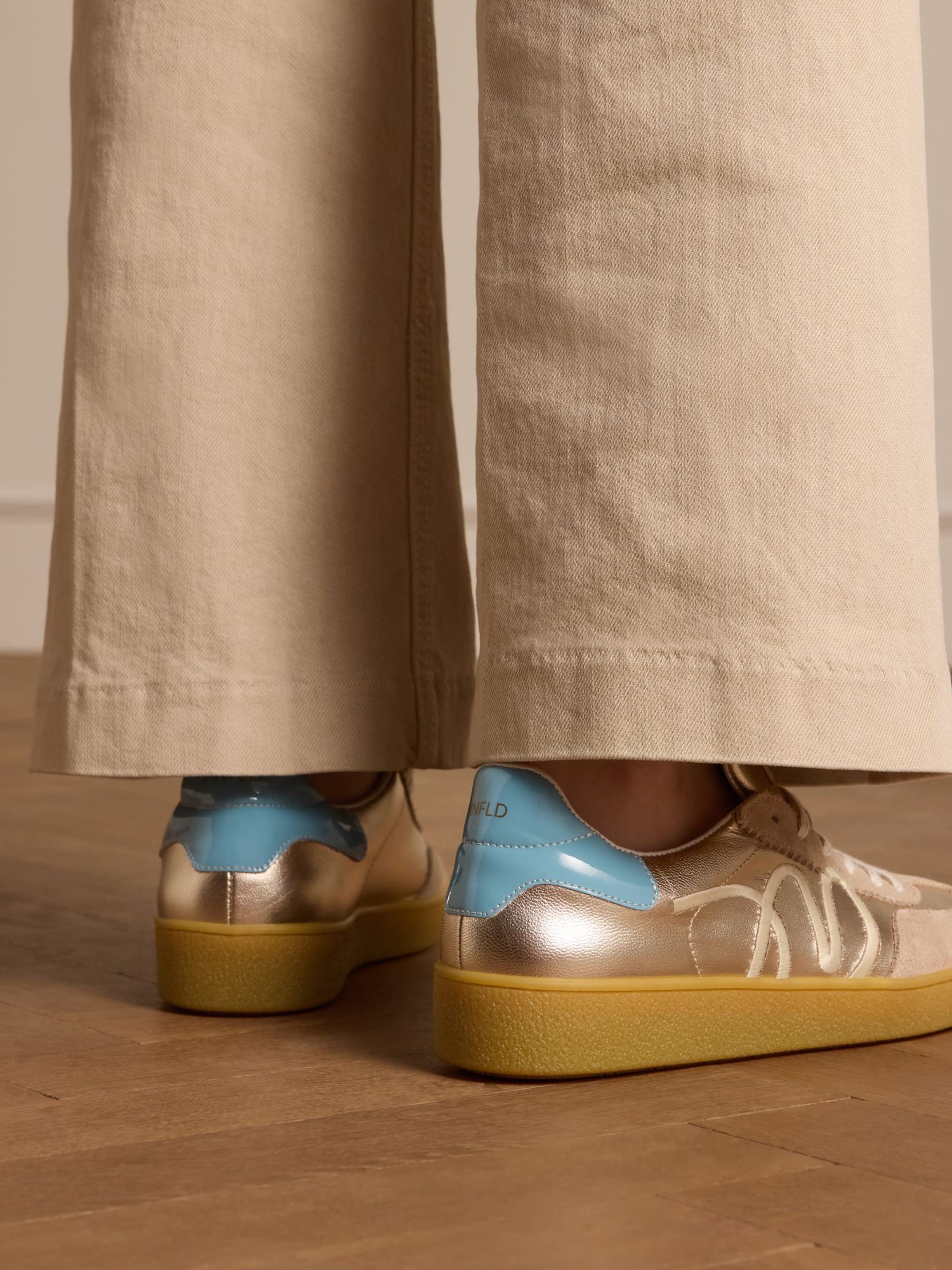 MANFIELD Sneakers laag in Beige