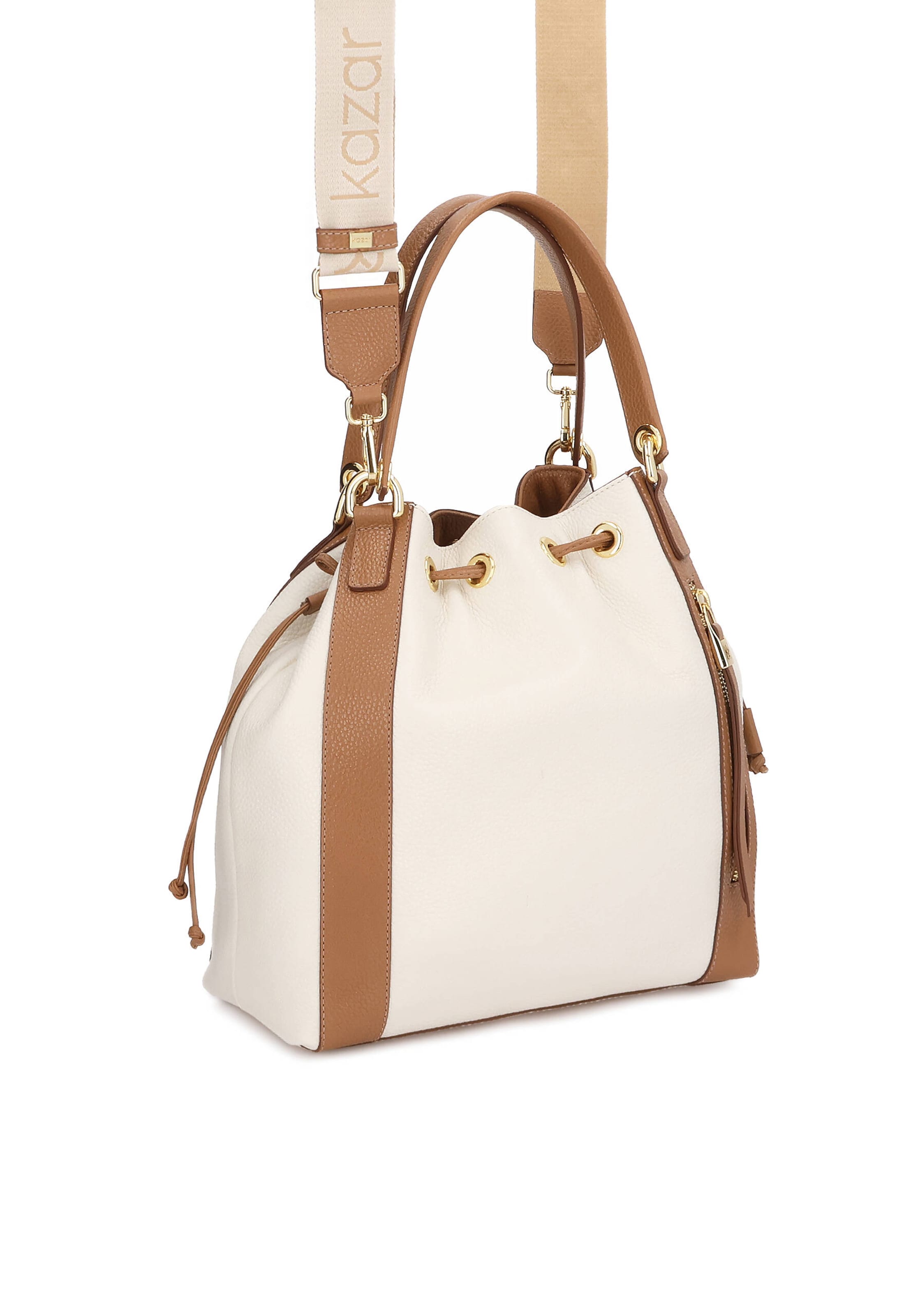 Geantă tip sac de la Kazar pe alb