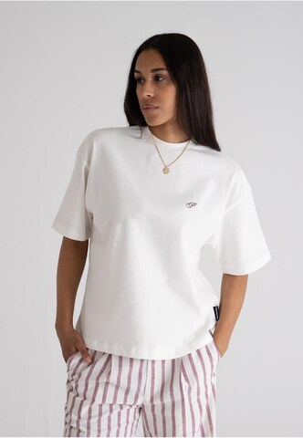 T-Shirt 'Grand Resort' Prohibited en blanc