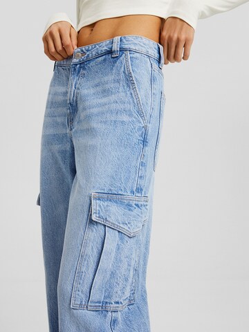 Bershka Loose fit Cargo jeans in Blue