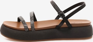 INUOVO Sandals in Black