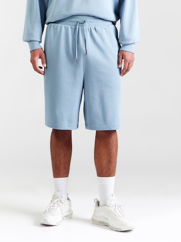 Loosefit Pantalon de sport 'Rival' UNDER ARMOUR en bleu : devant