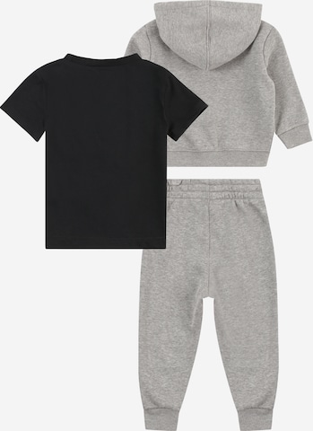 Set Jordan en gris