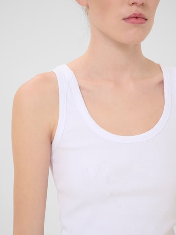 Top 'DrewGZ' di Gestuz in bianco