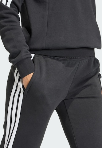 ADIDAS PERFORMANCE - Tapered Pantalón deportivo 'Tiro26 League' en negro