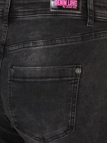 STREET ONE Slimfit Jeans in Schwarz