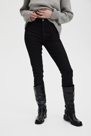 Gestuz Skinny Jeans 'Lesly' in Black: front