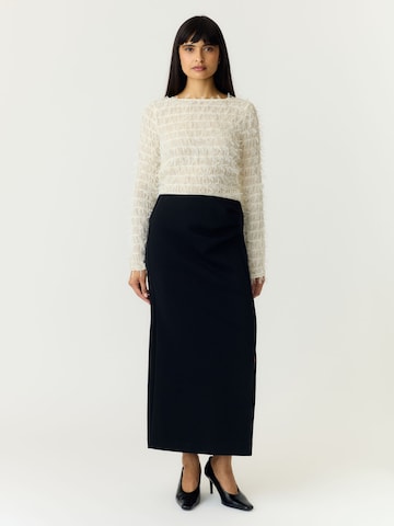 Top 'COMEA' di YAS in beige