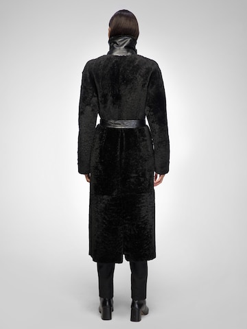 V S P Wintermantel 'Gabrielle' in Zwart