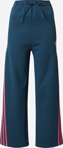 ADIDAS SPORTSWEAR Свободный крой Спортивные штаны 'Future Icons 3-Stripes' в Синий: спереди