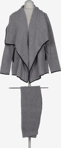 DKNY Anzug oder Kombination S in Grau: predná strana