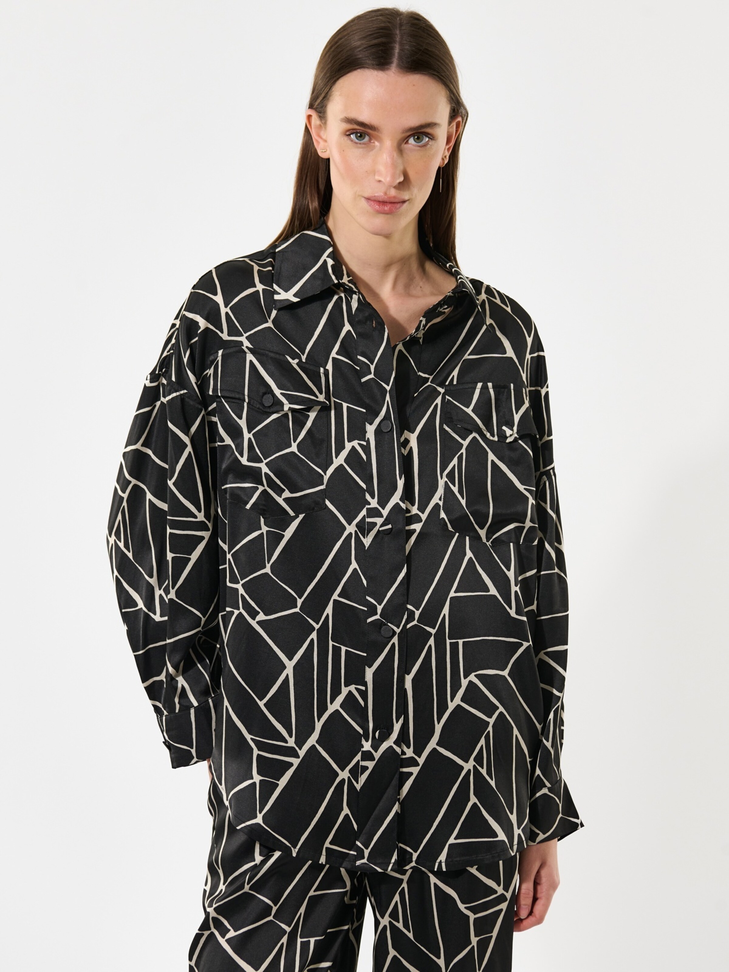 Dea Kudibal Shirt ' KammaDEA ' in Zwart: voorkant