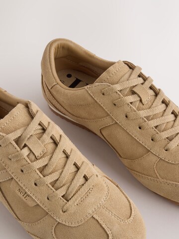 Baskets basses self. en beige