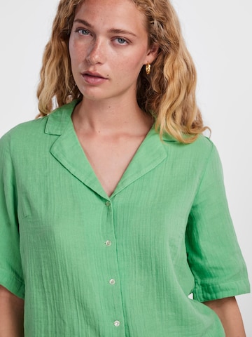 Bluză 'Stina' de la PIECES pe verde