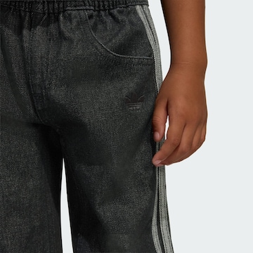 ADIDAS ORIGINALS - Loosefit Vaquero 'Firebird' en negro