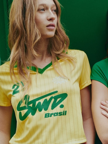 Tricou de la Pull&Bear pe galben