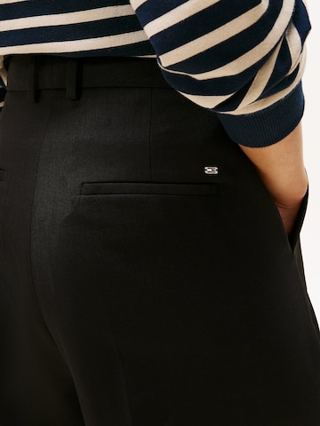 TOMMY HILFIGER Regular Trousers with creases in Black