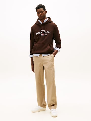 TOMMY HILFIGER Mikina 'BRAND LOVE' – hnědá