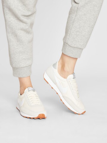 Nike Sportswear Låg sneaker 'Daybreak' i beige