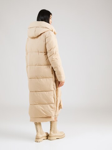 Palton de iarnă 'LOURDES PUFFER COAT' de la Embassy of Bricks and Logs pe bej