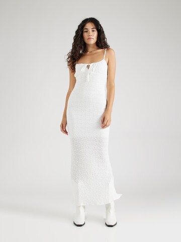 Gina Tricot Φόρεμα σε λευκό: μπροστά