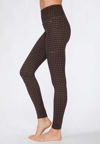 LASCANA Skinny Sporthose in Braun