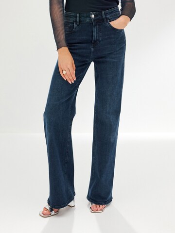 Next Loose fit Jeans in Blue: front