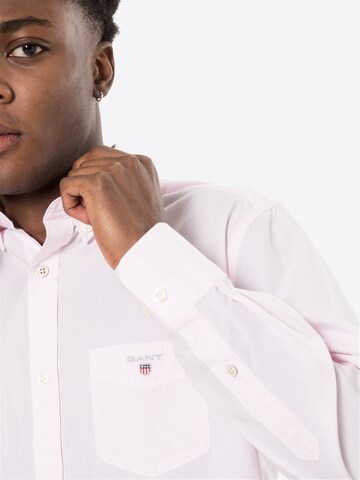 GANT Regular fit Button Up Shirt 'BANKER' in Pink