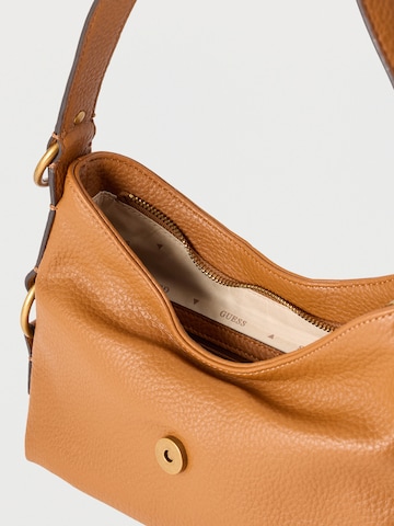 GUESS Schoudertas 'Camden' in Bruin