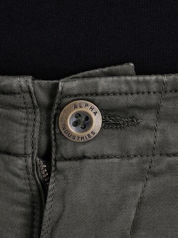 ALPHA INDUSTRIES Zúžený strih Kapsáče 'Spy' - Sivá