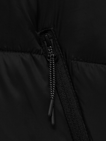 Pull&Bear Přechodný kabát – černá