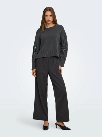 ONLY Pullover 'ONLANNIKA' in Grau