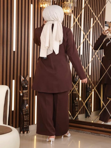 MODAMIHRAM Broekpak in Bruin