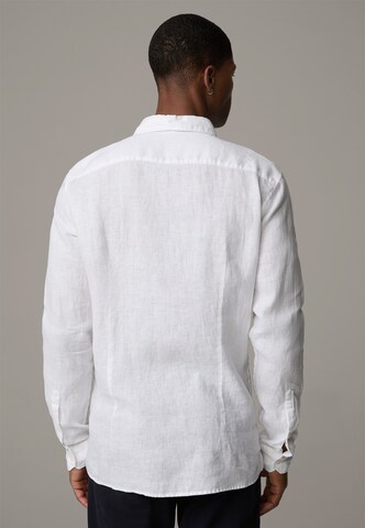 Coupe regular Chemise STRELLSON en blanc