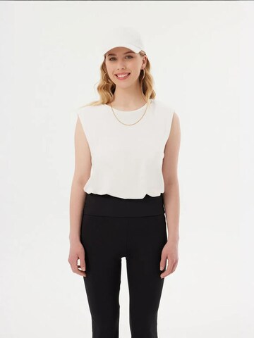 Hiccup - Top em branco: frente