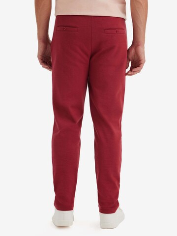 WESTMARK LONDON Regular Pants in Red