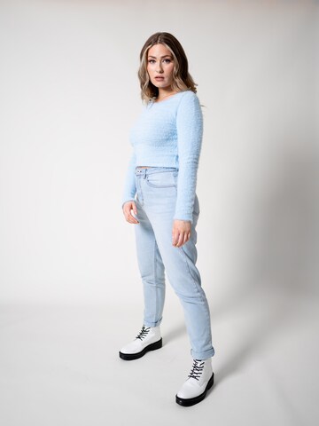 UNFOLLOWED x ABOUT YOU Shirt 'COZY' in Blauw