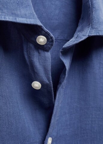 MANGO MAN Regular Fit Skjorte 'Avispag' i blå