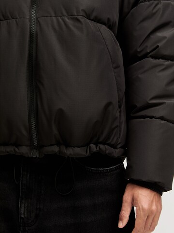 Pull&Bear Jacke in Schwarz